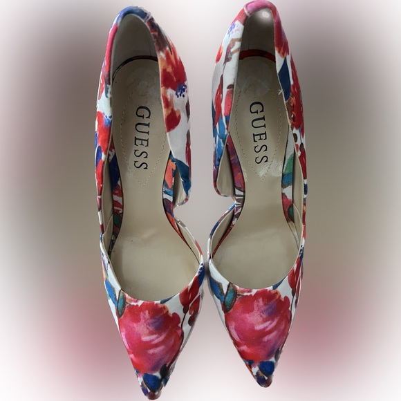 GUESS Pumps - Picture 4 of 4